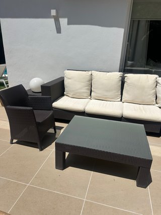 Sofá 6 plazas, mesa y sillón exterior