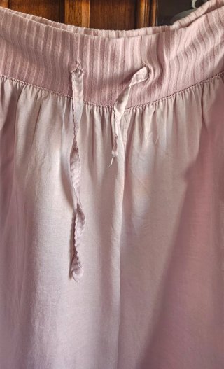 Pantalón satén rosa