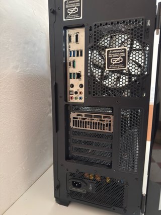 PC GAMER GRAFICA 9070 xt CPU Ryzen 7 98003xd