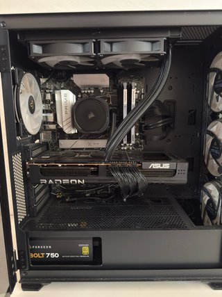 PC GAMER GRAFICA 9070 xt CPU Ryzen 7 98003xd