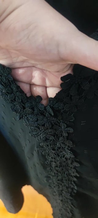 Top Negro SHEIN Flores Talla XXXL da bastante mas