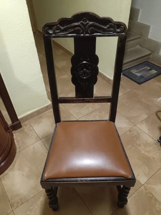 Silla de comedor de madera negra