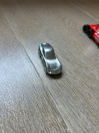 Lote de 13 coches Hot Wheels de varios tamaños
