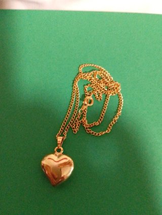 Cadena con corazón chapado en oro