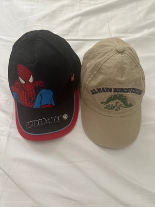 Lote 2 Gorros Infantiles Spiderman y Dinosaurio