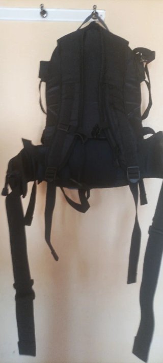 Mochila de montaña (Sin estrenar) Negra y naranja.