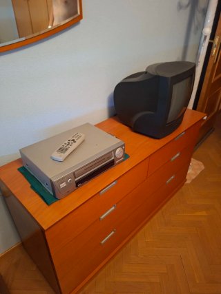 Mesa de madera marrón