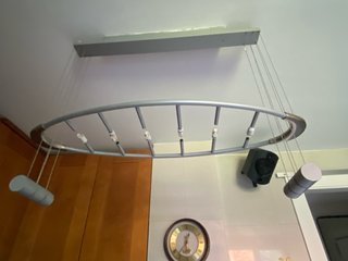 Lámpara de diseño acero y gris.