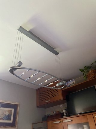 Lámpara de diseño acero y gris.