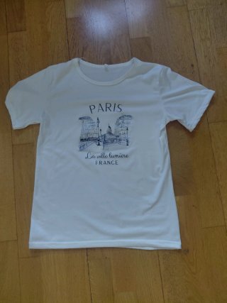 Camiseta blanca con estampado París