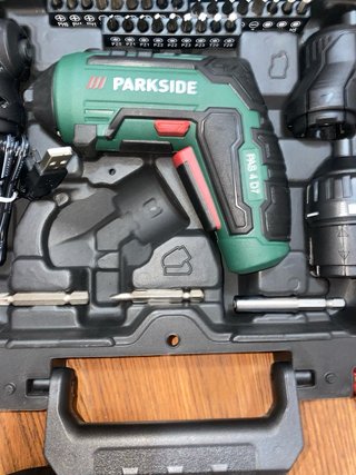 Atornillador Parkside 4V con Accesorios