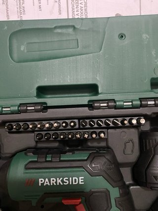 Atornillador Parkside 4V con Accesorios