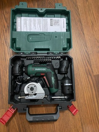 Atornillador Parkside 4V con Accesorios
