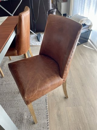 Mesa comedor cerezo  y 4 sillas cuero natural