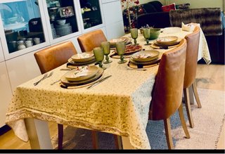 Mesa comedor cerezo  y 4 sillas cuero natural
