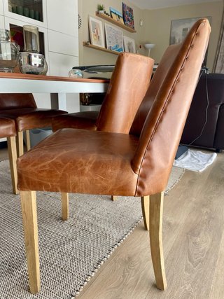 Mesa comedor cerezo  y 4 sillas cuero natural
