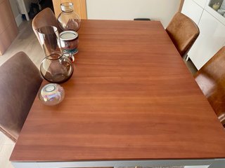 Mesa comedor cerezo  y 4 sillas cuero natural
