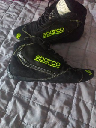 Botas sparco nuevas con un solo uso.talla 42.
