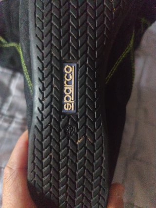 Botas sparco nuevas con un solo uso.talla 42.