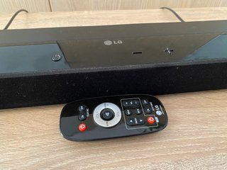 Barra de sonido LG NB2020A con mando original