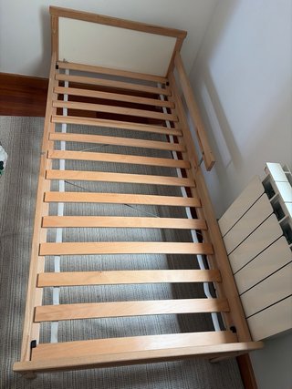 Cama infantil IKEA madera- Poblenou