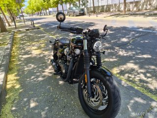 Triumph Bonneville Bobber Negra 2018