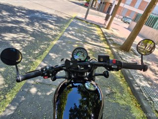 Triumph Bonneville Bobber Negra 2018