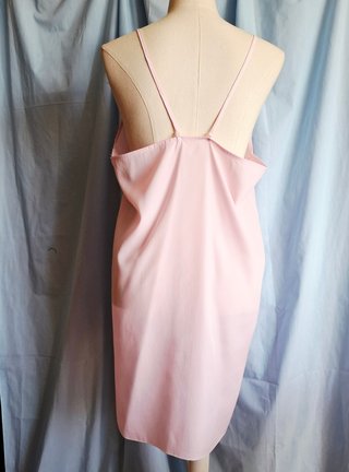 Camisón rosa con bordado floral