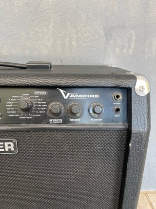Amplificador Behringer Vampire LX112