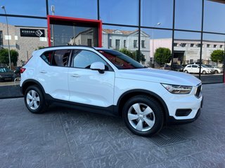 Volvo XC40 T2 MOMENTUM 2021