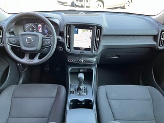 Volvo XC40 T2 MOMENTUM 2021