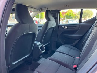 Volvo XC40 T2 MOMENTUM 2021