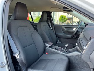 Volvo XC40 T2 MOMENTUM 2021