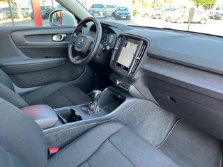 Volvo XC40 T2 MOMENTUM 2021