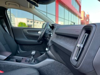 Volvo XC40 T2 MOMENTUM 2021