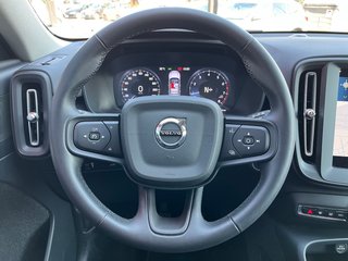 Volvo XC40 T2 MOMENTUM 2021