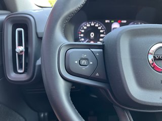 Volvo XC40 T2 MOMENTUM 2021