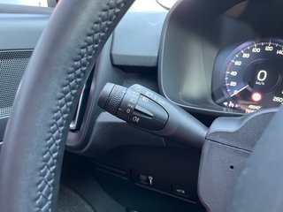 Volvo XC40 T2 MOMENTUM 2021