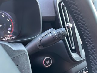 Volvo XC40 T2 MOMENTUM 2021