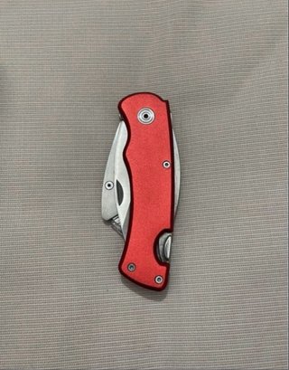 Navaja multiusos roja con funda
