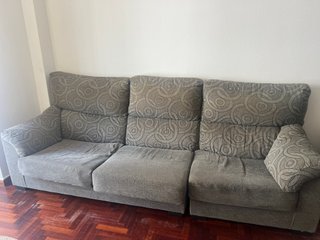 Divano 3 posti in tessuto grigio, trattabile