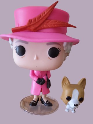 Funko Pop Reina Isabel con Corgi