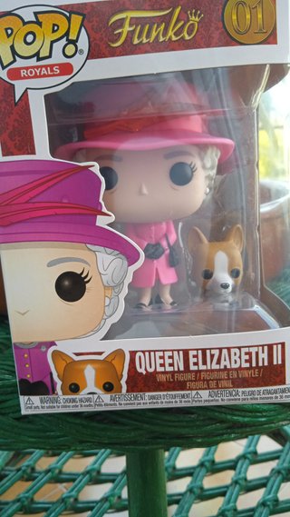 Funko Pop Reina Isabel con Corgi