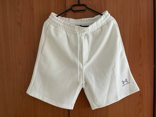 Pantalón corto deportivo Under Armour blanco