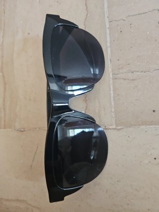 Gafas altavoces integrados.