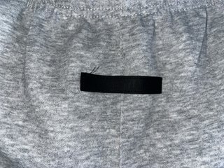 Pantalón corto Fear of God Essentials Gris