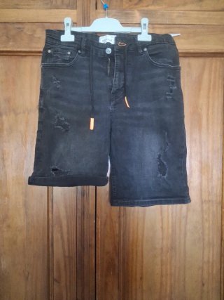 Vaqueros cortos Pull&Bear negro desgastado