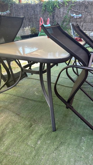 Mesa de jardín con sillas