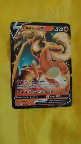 Carta Pokémon Charizard V 220 HP