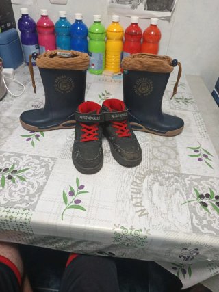 Botas de agua y zapatillas infantiles